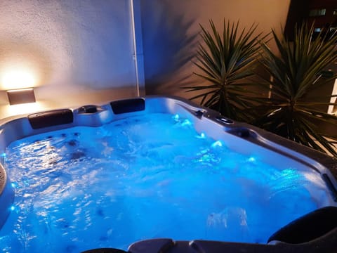 Night, Hot Tub