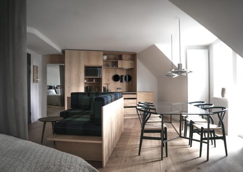 Kitchen or kitchenette, Living room, Seating area