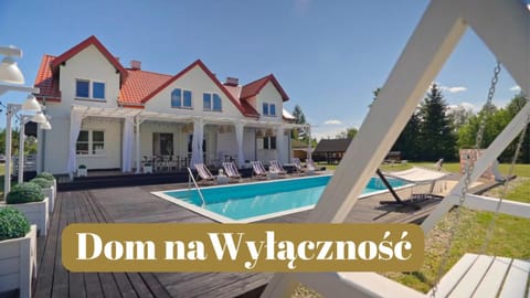 Property building, Patio, Day, Pool view, Swimming pool, sunbed