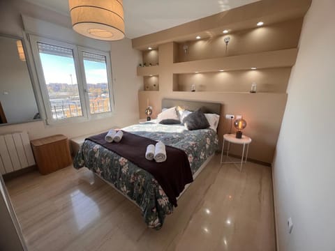 Bed, Living room, Photo of the whole room, Seating area, Bedroom, towels