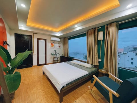 Bed, Natural landscape, Photo of the whole room, Bedroom, Mountain view