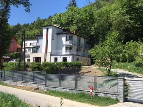 Property building, Day, Natural landscape, Garden, Garden view