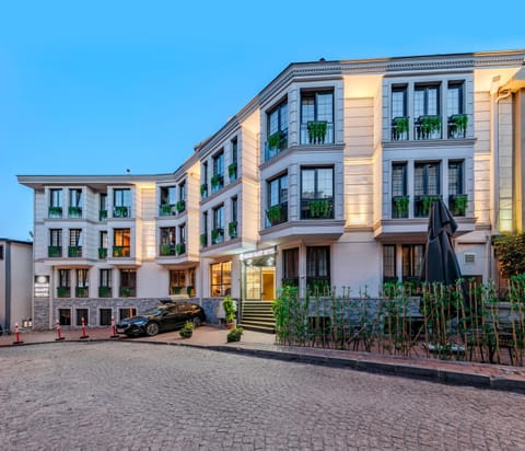 Property building, Neighbourhood, City view, Sea view, Street view, Location, Quiet street view, Parking