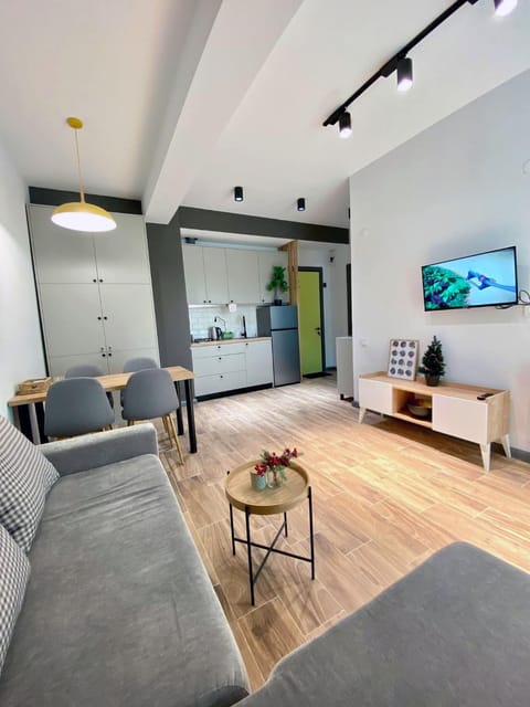 TV and multimedia, Kitchen or kitchenette, Seating area