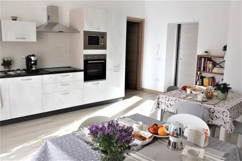 Coffee/tea facilities, Dining area, Communal kitchen, dishwasher, minibar, pet friendly, stove, washing machine