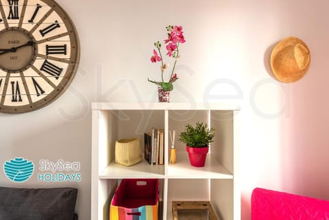 Library, Living room