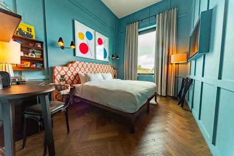 Bed, TV and multimedia, Living room, Photo of the whole room, Bedroom