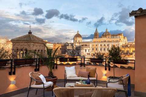 View (from property/room), Balcony/Terrace, City view