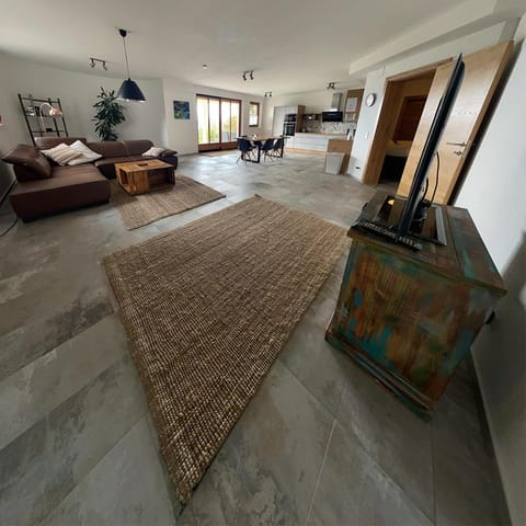 Casa de la Paz, Millstatt - geräumige neu ausgestattete FeWo mit Seeblick und Bergpanorama Apartment in Spittal an der Drau