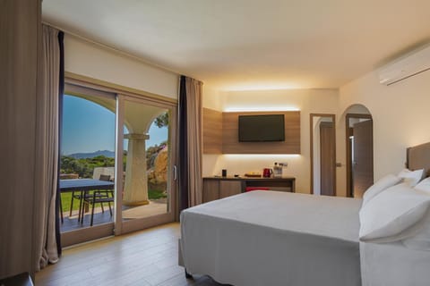 Communal lounge/ TV room, Coffee/tea facilities, Bedroom, Garden view, hair dresser, air conditioner