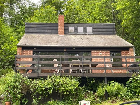 Gezellige Chalet met groot zonneterras in Domaine du Bonsoy - vernieuwd in 2024 Chalet in Wallonia, Belgium
