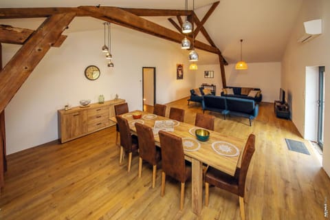 Seating area, Dining area