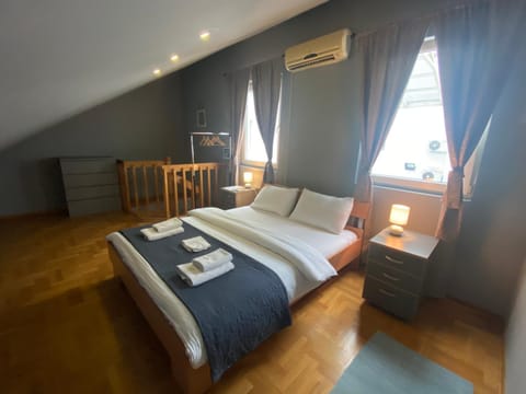 Bed, Bedroom, towels, air conditioner