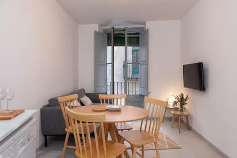 Property building, TV and multimedia, Living room, Dining area