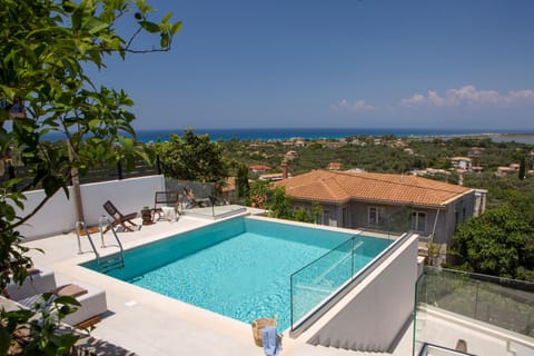 Sea view, Swimming pool, sunbed