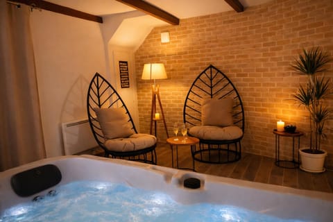 Hot Tub, Spa and wellness centre/facilities