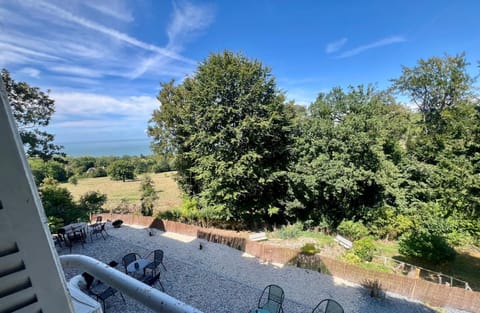 Lumineux appartement, jardin, vu sur mer Apartment in Trouville-sur-Mer