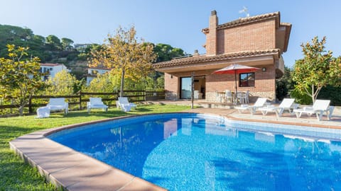 Property building, Garden, Swimming pool