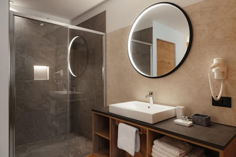 Shower, Bathroom, towels