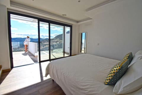 Balcony/Terrace, Photo of the whole room, Mountain view