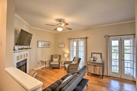 Water Views and Private Dock! Madisonville Townhome House in Mississippi