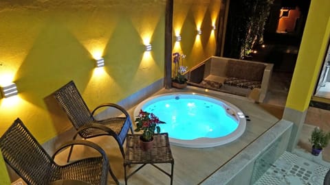 Hot Tub, Hot Tub