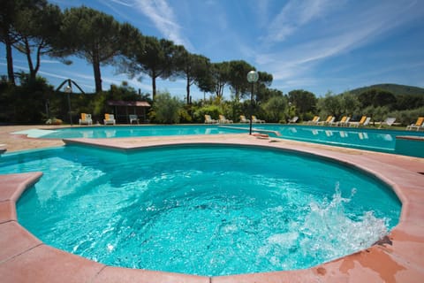 Day, Natural landscape, Pool view, Swimming pool, Swimming pool, sunbed