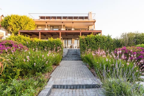 Property building, Facade/entrance, Garden