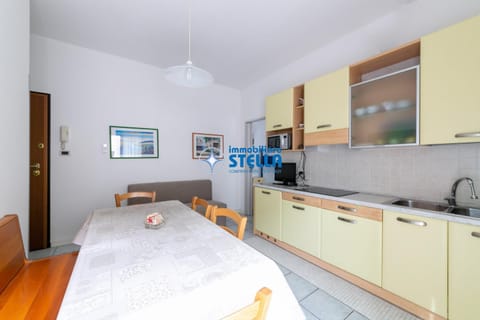 TV and multimedia, Kitchen or kitchenette, Living room