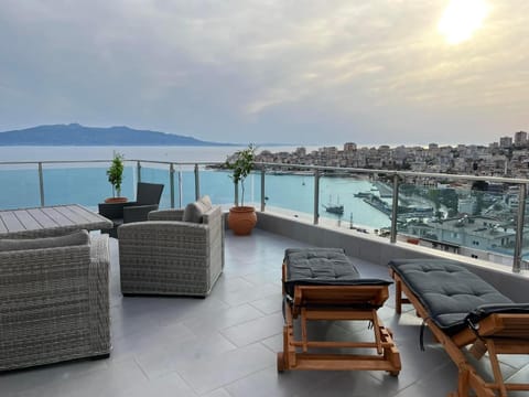 Balcony/Terrace, Seating area, Sea view, sunbed