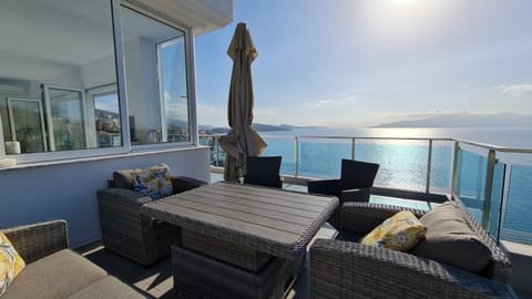 Day, View (from property/room), Balcony/Terrace, Seating area, Dining area, Sea view