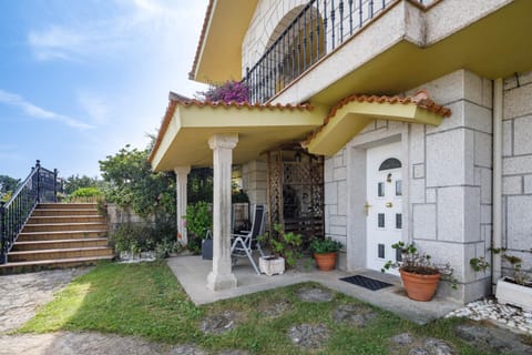 Apartamento con jardin en un chale Apartment in Bueu