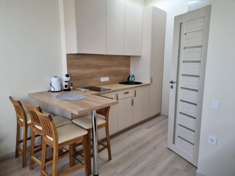 Coffee/tea facilities, Kitchen or kitchenette, Dining area