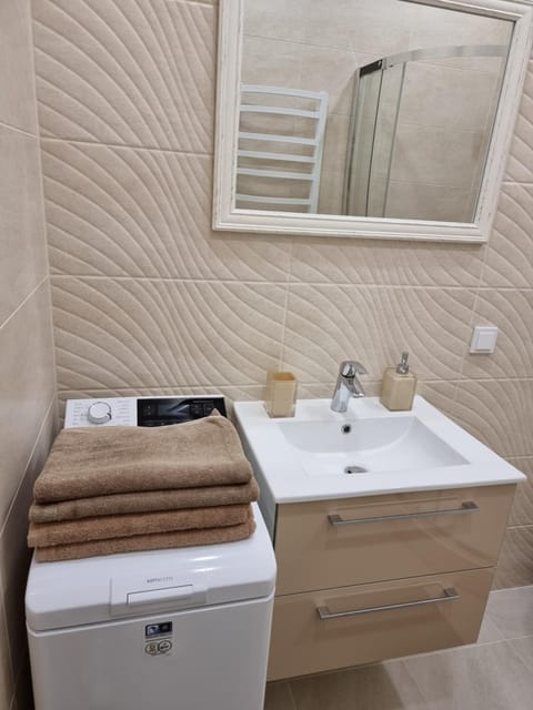 Bathroom, washing machine