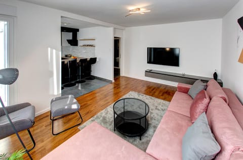 Communal lounge/ TV room, Living room, Seating area