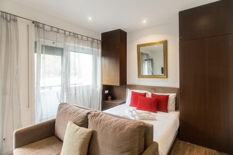 Bed, Balcony/Terrace, Bedroom, wardrobe