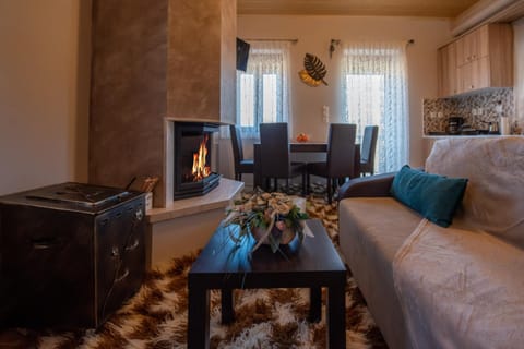 TV and multimedia, Living room, Seating area, Dining area, kitchen