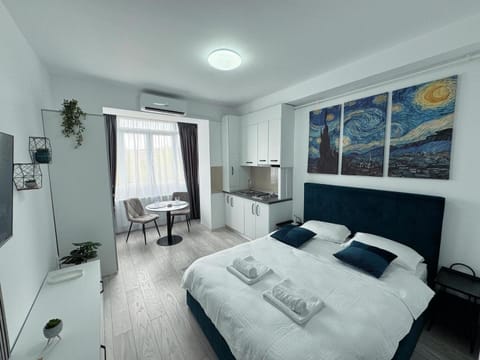 Seating area, Bedroom
