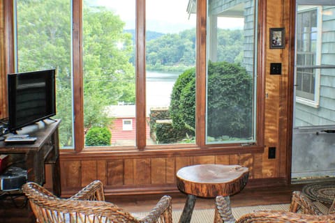 Holler Cottage House in Lake Junaluska