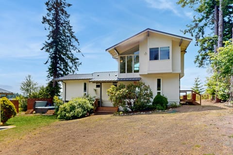 Heron's Hideaway House in Hansville