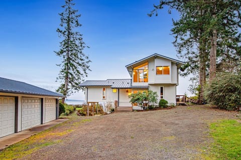 Heron's Hideaway House in Hansville