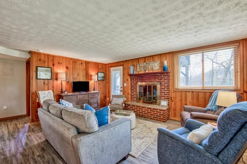 Serenity Hillside Lower Apartment in Lake Junaluska