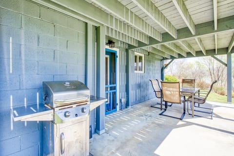 Serenity Hillside Lower Apartment in Lake Junaluska