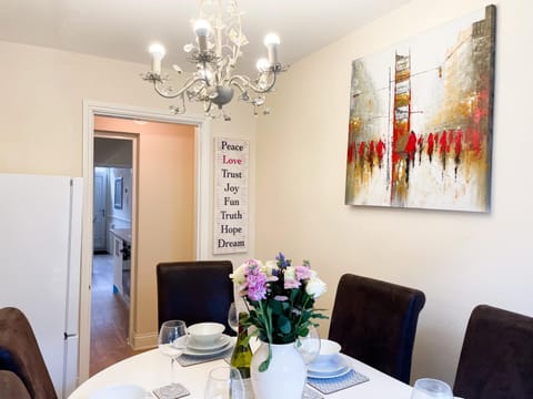 Seating area, Dining area