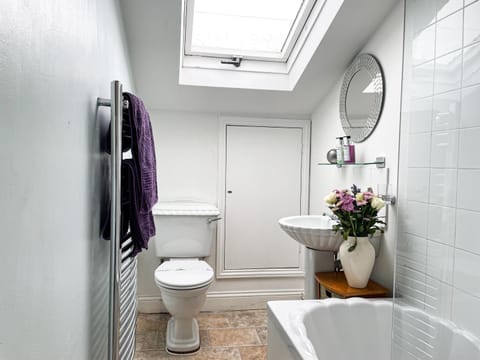 Shower, Toilet, Bathroom, Bath, towels