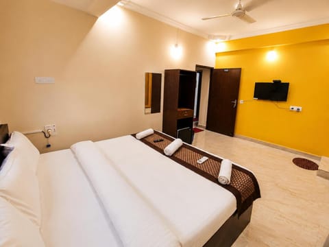 Bed, TV and multimedia, Photo of the whole room, air conditioner