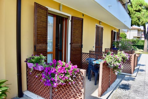 Property building, Patio, Garden, Balcony/Terrace, Garden view