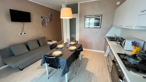 TV and multimedia, Kitchen or kitchenette, Living room, Dining area