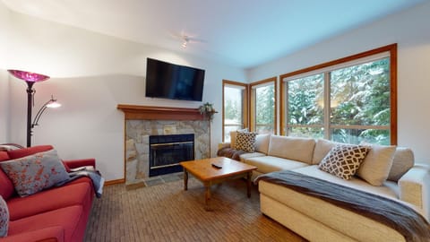 Communal lounge/ TV room, Living room, Seating area, flat iron