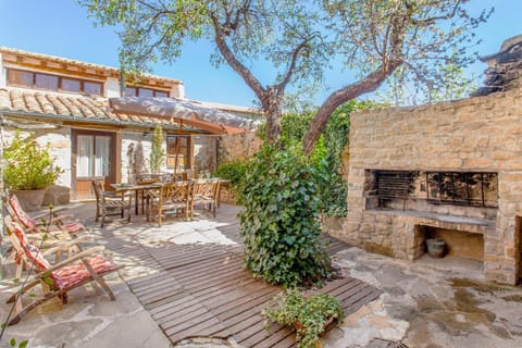 Patio, BBQ facilities